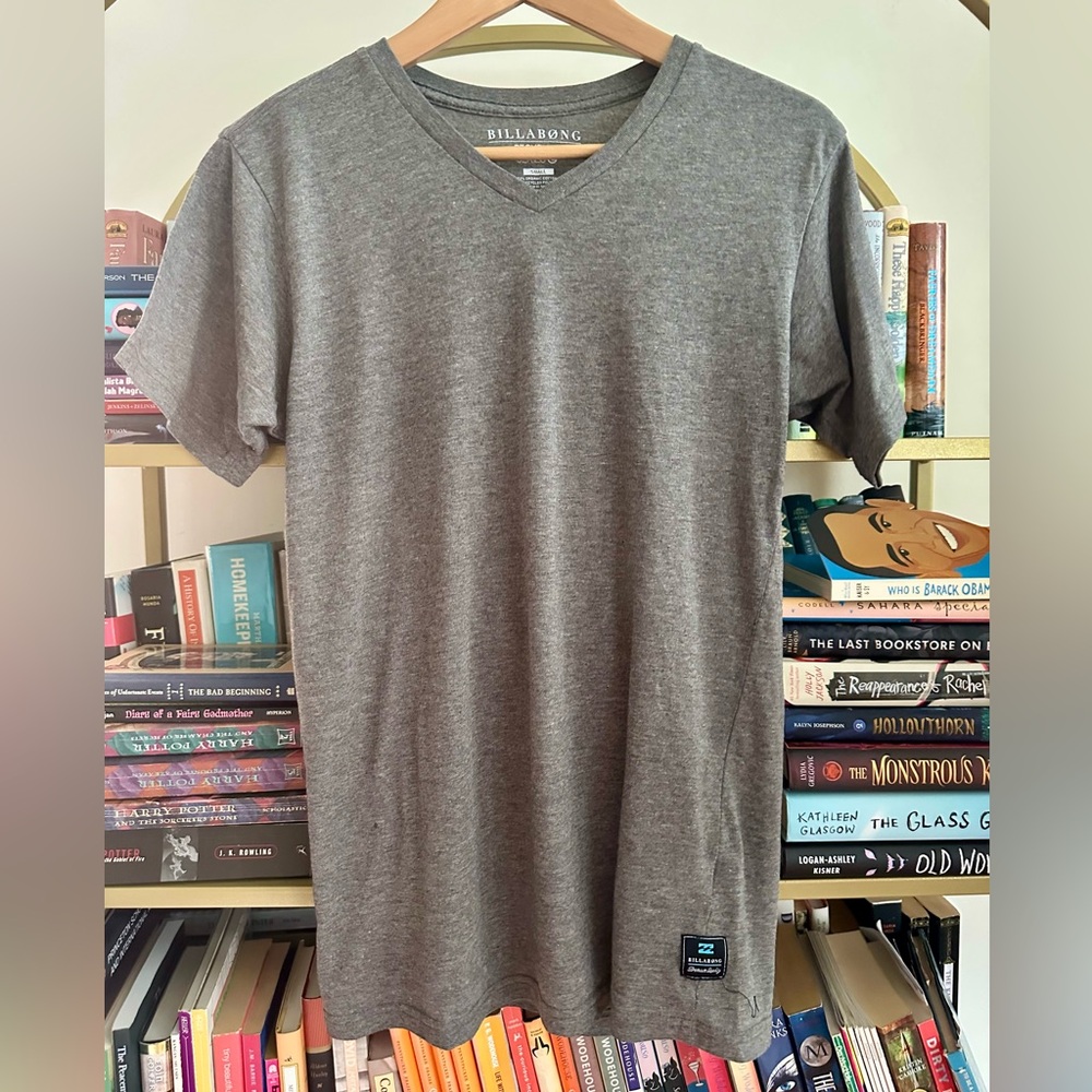 Billabong Recycler Series Grey V-Neck T-Shirt 🌊👕